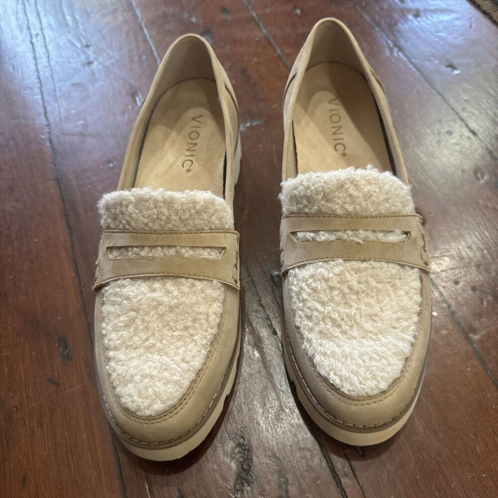 Vionic Shoes Women's Tan  Suede Loafers Faux Shearling size 6